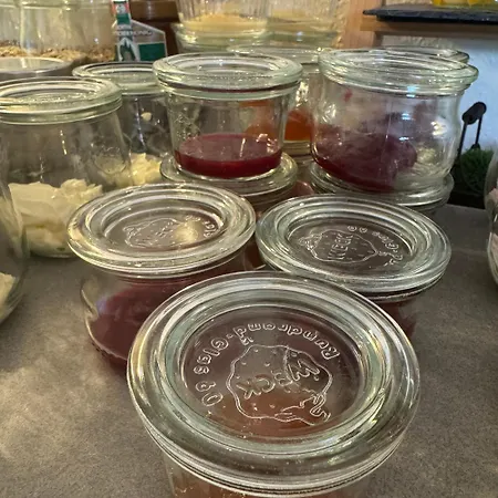 Weingut Tiliahof לינה וארוחת בוקר 3*