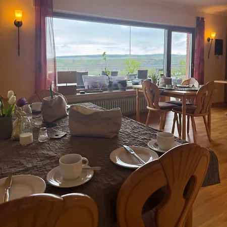 לינה וארוחת בוקר Weingut Tiliahof