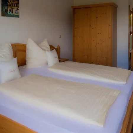 לינה וארוחת בוקר Weingut Tiliahof