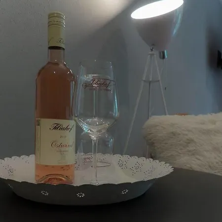 לינה וארוחת בוקר Weingut Tiliahof בראונברג