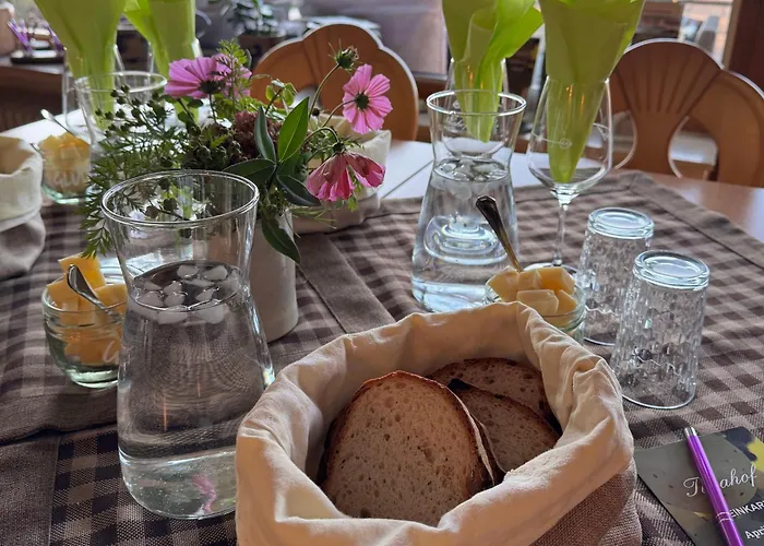 Weingut Tiliahof Bed & Breakfast Brauneberg