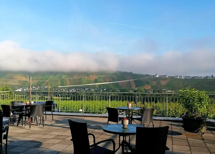 Weingut Tiliahof Bed & Breakfast Brauneberg